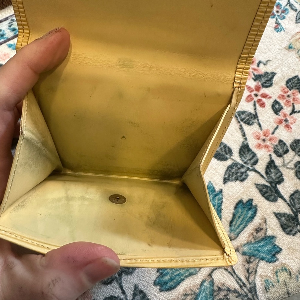 Louis Vuitton Epi Wallet in Yellow GUC - Picture 5 of 11